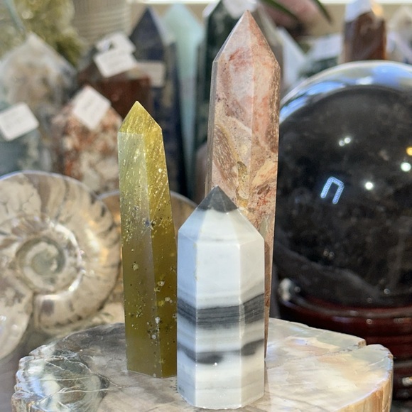 Wood Fossil, Green Opal and Tai Chi Crystal Points! - Picture 5 of 6